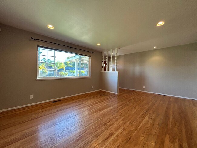 Building Photo - Spacious Single-Story 4BR Home with Bonus ...