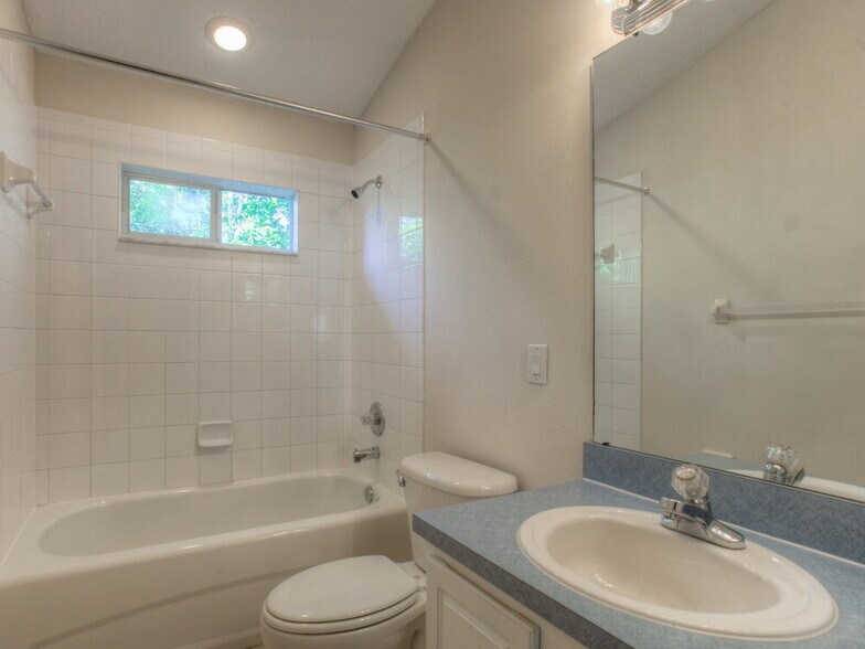 Building Photo - 1101 Rolling Stone Run