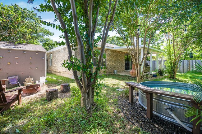 Building Photo - 904 Melted Candle Cove