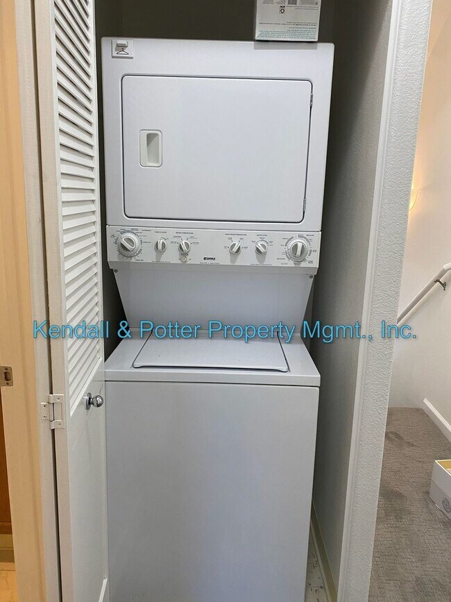Building Photo - One Bedroom Condo Close to Downtown Santa Cruz!