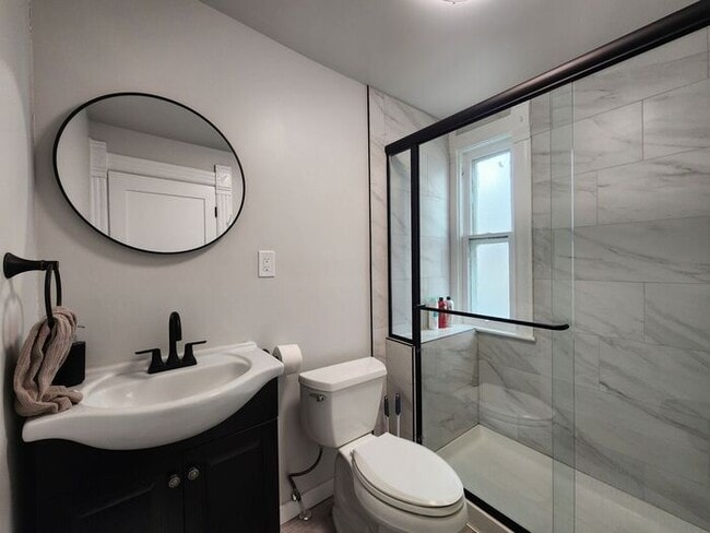 Building Photo - 1 Bed 1 Bath right in Old Colorado City