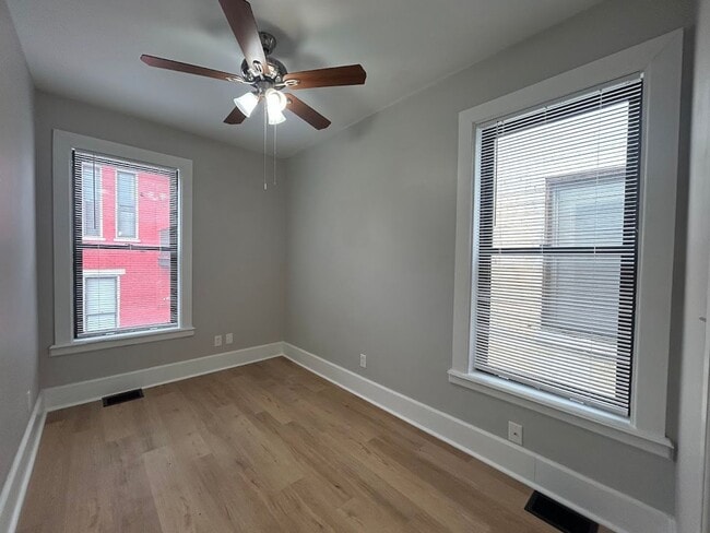 Building Photo - 422 Chestnut St