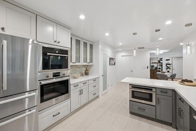 Building Photo - 243 Selby Ln