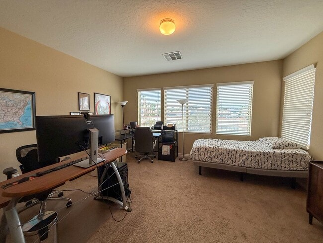 Building Photo - Luxury 6/BD 4.5/BA Large Furnished Home with Dual Primary Suites in Gated Community