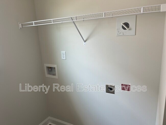 Building Photo - 381 Mcclelland Lp NE