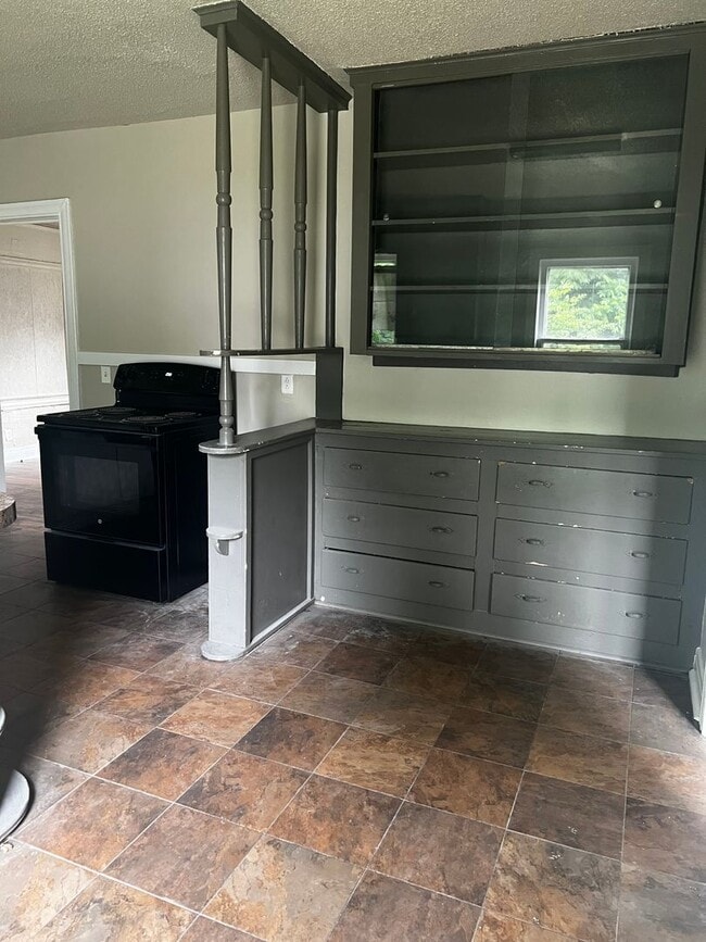 Building Photo - 2901 Tilles Ave