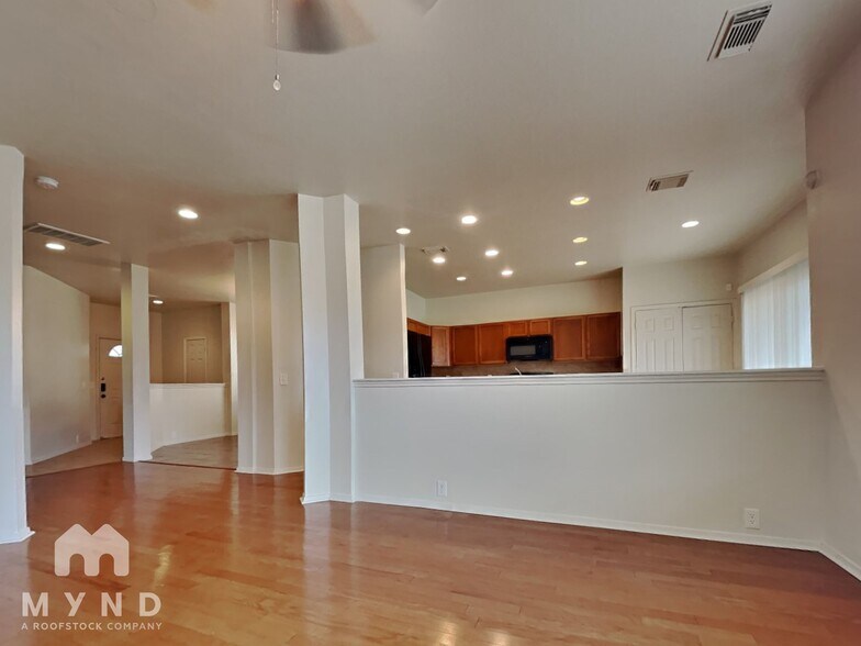 Building Photo - 3002 Edgewick Elm St