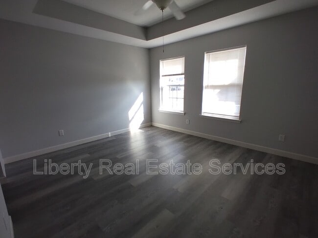 Building Photo - 402 Conley Dr