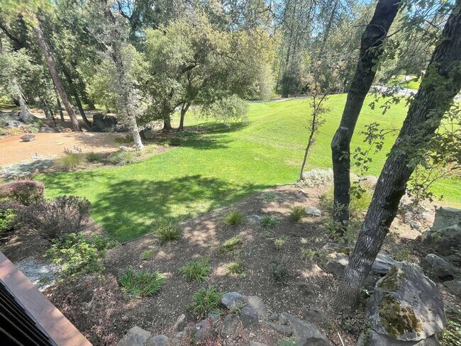 Building Photo - Beautiful 3 bedroom, 3 bath home in Lake W...