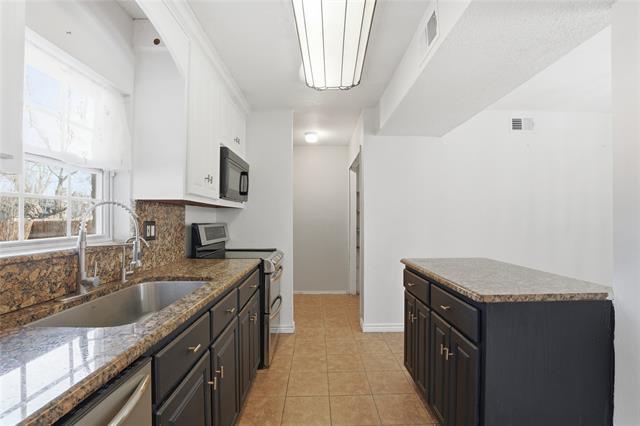 Building Photo - 1549 Bosque Dr