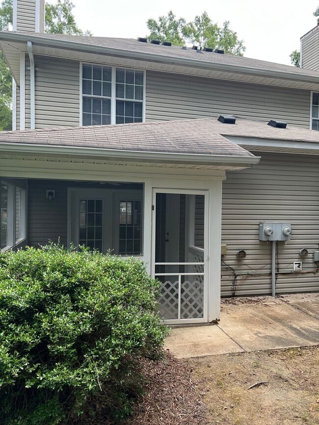 Building Photo - 6611-7227 Bevington Duplex