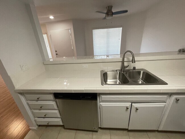 Interior Photo - 5317-5311 Denny Ave