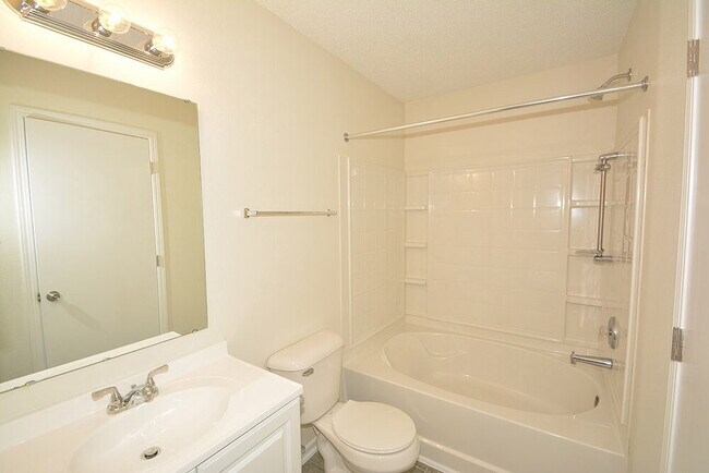 Building Photo - 8561 Bluff Point Dr
