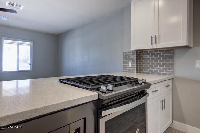 Building Photo - 557 W Toledo St