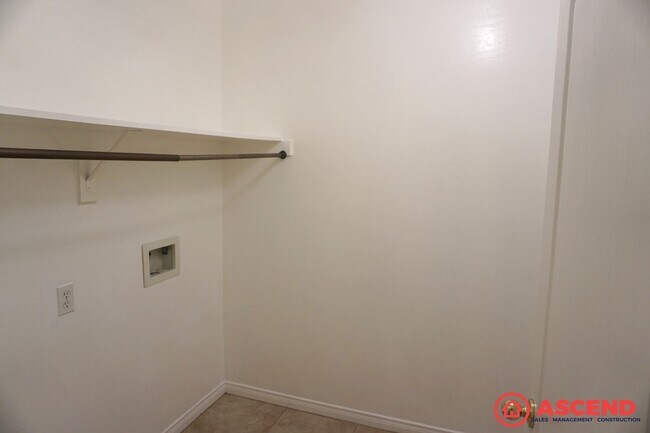 Building Photo - Beautiful Home Near Centennial Highschool!