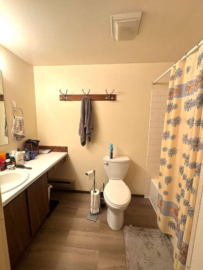 Building Photo - Spacious 3 bedroom, 2 bathroom home in Lander