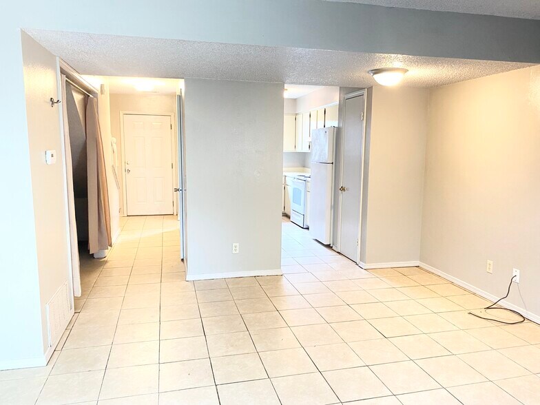 Building Photo - 1408 Christy Dr