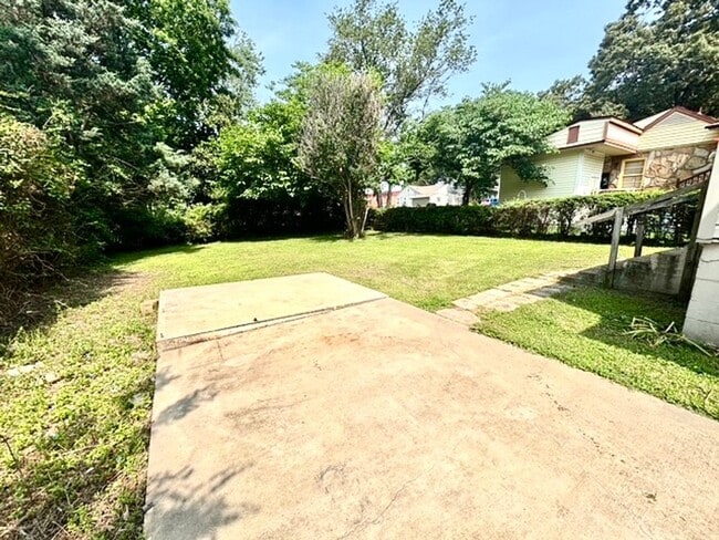Building Photo - 1305 Turner- Move in Ready AND 1/2 OFF FIR...