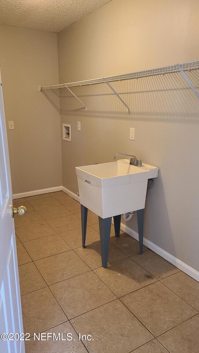 Building Photo - 12737 Chandler View Ct