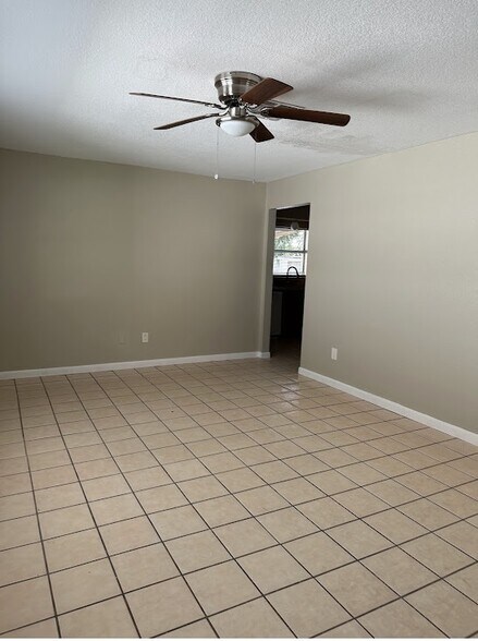 Building Photo - 2826 Green Acres Ave