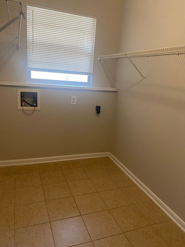 Building Photo - Residential