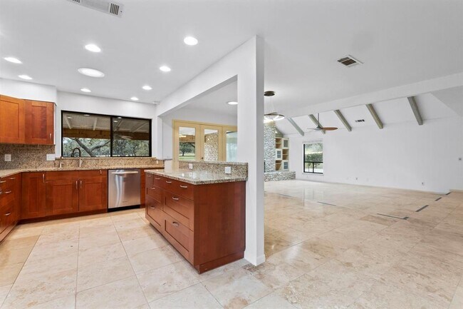 Building Photo - 11532 Spicewood Pkwy