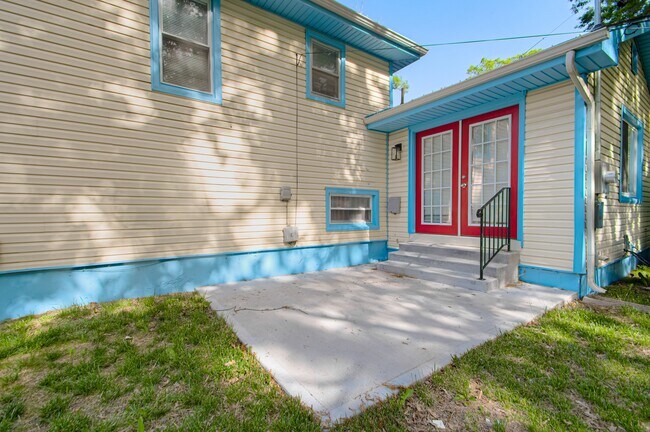 Building Photo - 9411 Fairwood Dr