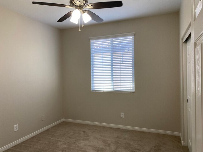 Building Photo - Beautiful 5 Bedroom Home in Murrieta Available!