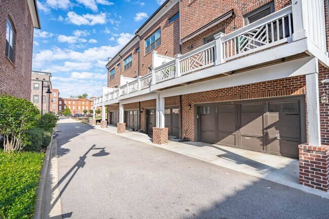 Building Photo - Bull Street District 3 Bedroom 3.5 Bath