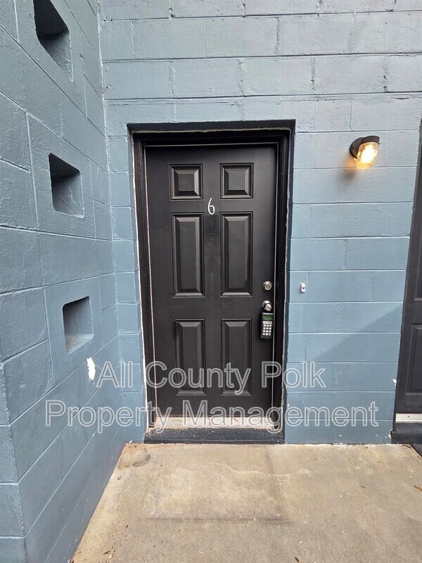Primary Photo - 936 E Lime St