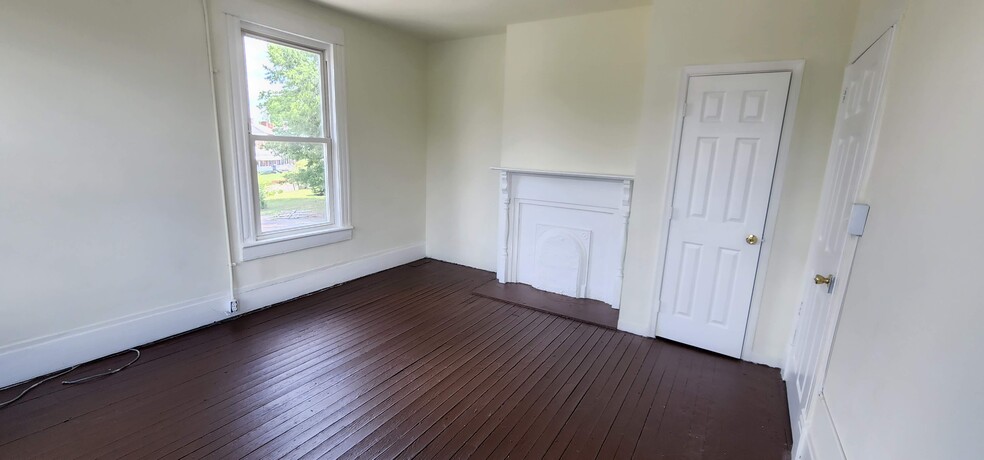 Bedroom - 712 Halifax St