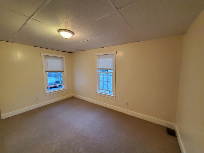 Building Photo - 658 Grand St