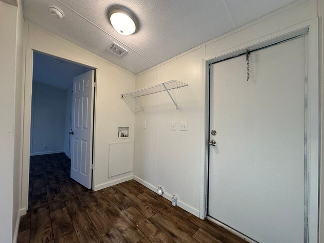 Building Photo - 1012 10th St