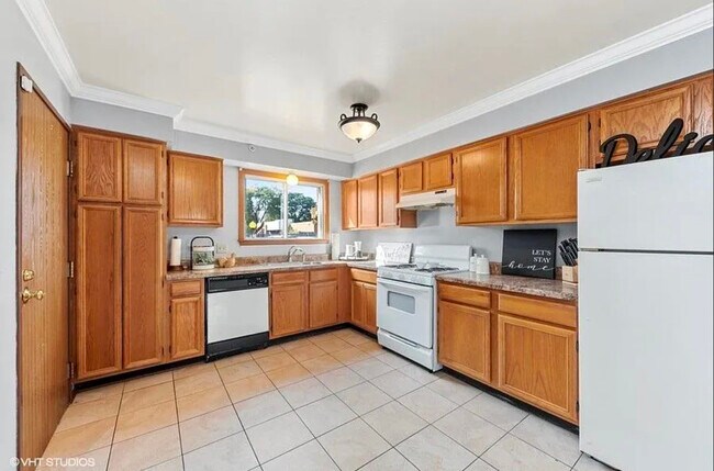 Building Photo - 1516 N River W Ct