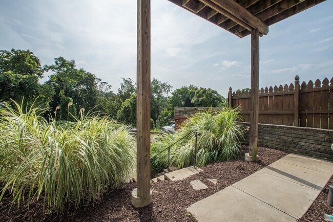 Building Photo - Modern 3-Bedroom 3-Bath  Home for Rent in Mt Washington, Pittsburgh, PA