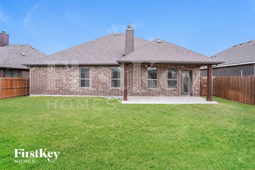 Building Photo - 304 Stefani Dr