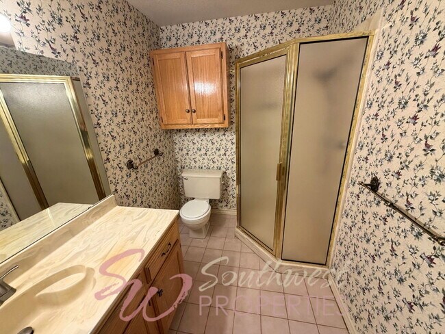 Building Photo - 2 bedroom 2 bath well maintained home close to city park!