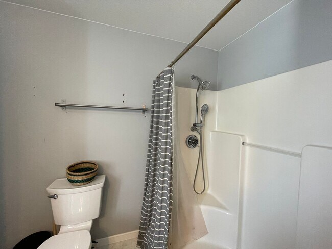 Building Photo - Charming Rock Creek 3 Bed 2.5 Bath - Centr...