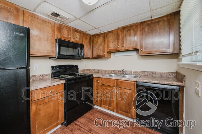 Building Photo - 600 S Broadway Ave