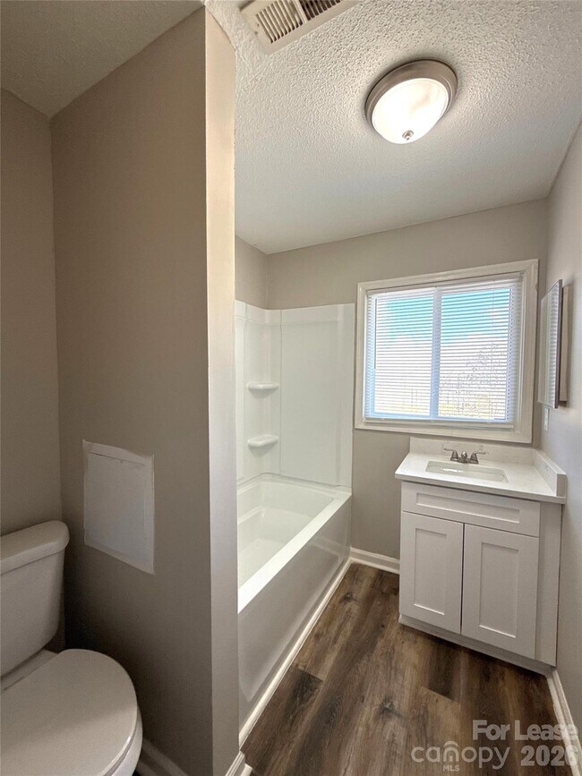 Building Photo - 300 N Main St