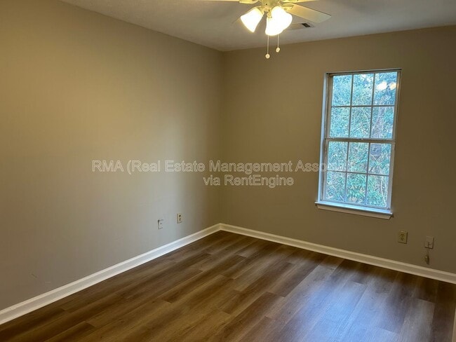 Building Photo - 819 E Solomon St