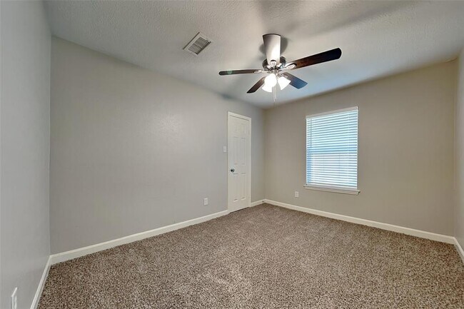 Building Photo - 48 N High Oaks Cir