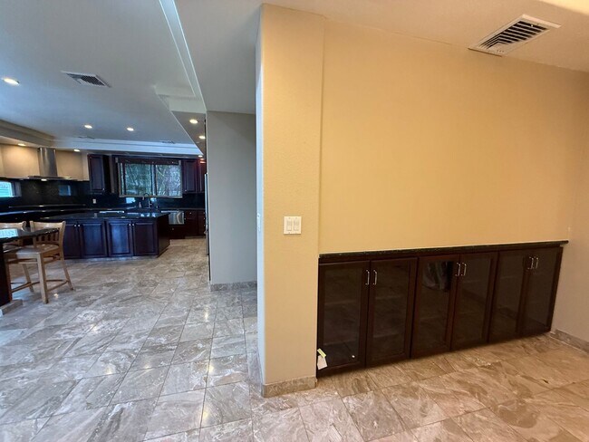 Building Photo - 466 Portlock Rd