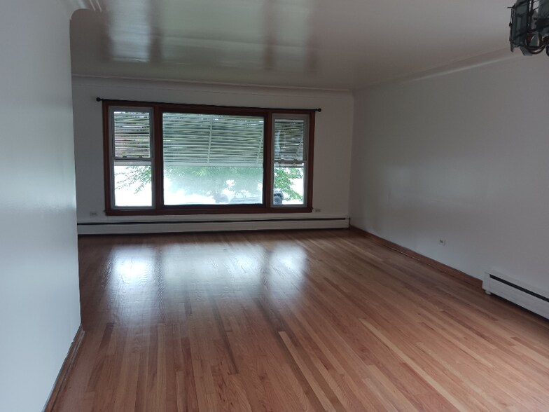 Building Photo - 2759 N Rutherford Ave