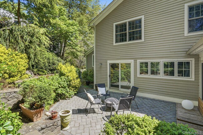 Building Photo - 60 Hillside Ln