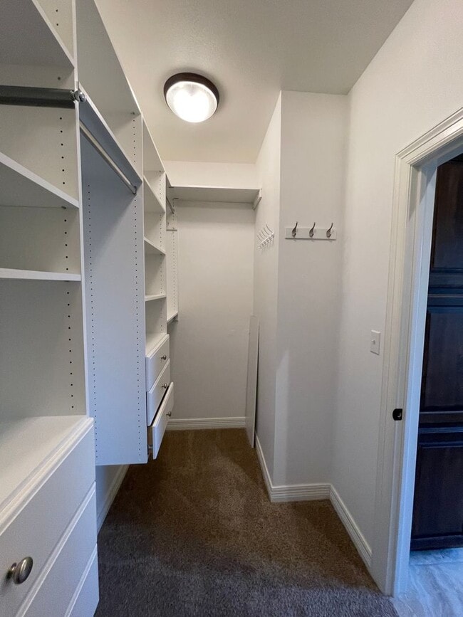 Building Photo - Stunning 4-Bedroom 3-Bath Home for Lease i...