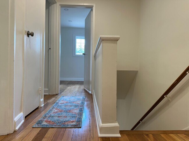 Building Photo - 411 Hampton Ct