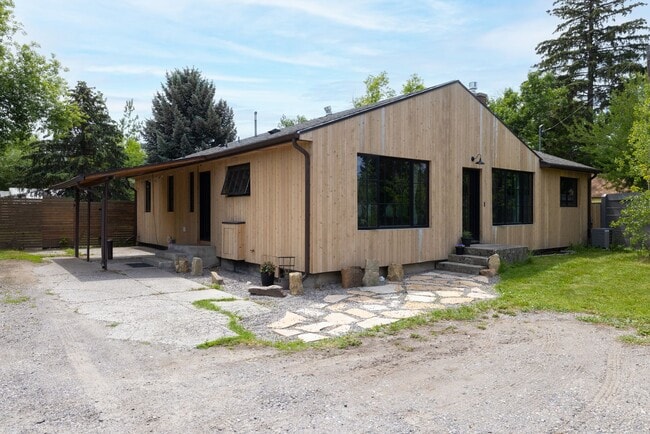 Building Photo - Soul of The old Bozeman with the conveniences of modern design with flexible lease dates