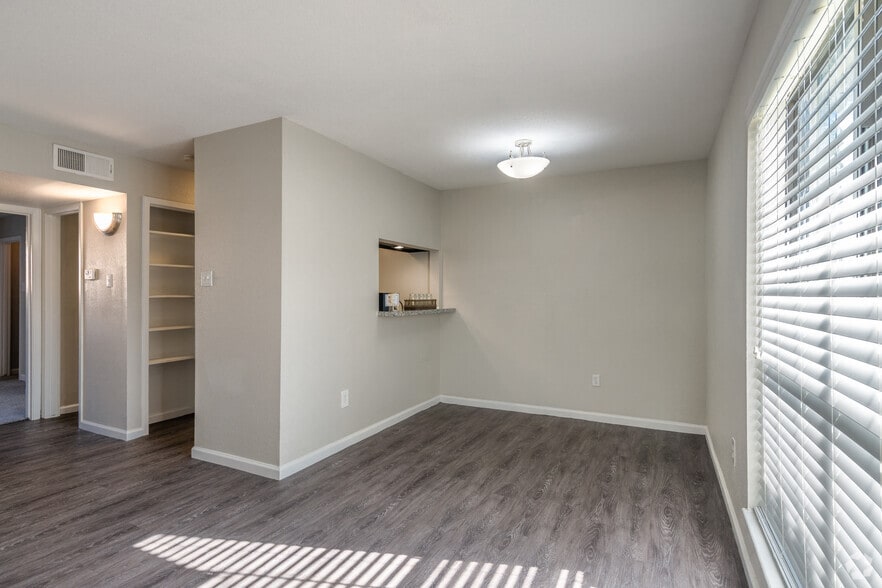 1BR, 1BA - 686SF - The Park at Sorrento