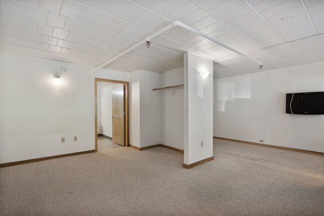 Building Photo - Kilbourn Terrace